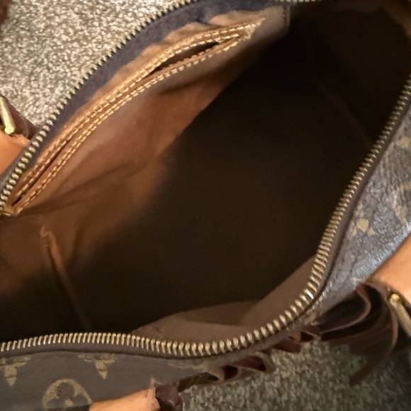 Vintage boho Louis Vuitton Crossbody Bag with Monogram Pattern and - Picture 5 of 7